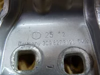 Петля двери багажника на Volkswagen Passat B7 — фото 4