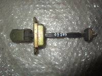 Ограничитель двери задней левой Nissan Primera P12E 2002-2007 (82430AV60B) — фото 1