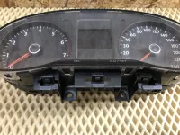 Панель приборов на Volkswagen Polo Mk5 — фото 7