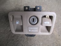Кнопка открывания багажника и лючка бензобака Lexus LS 400 (UCF20) 1994-2000 (8484030150B1) — фото 1