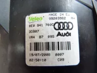Правая противотуманная фара на Audi A4 B7 — фото 6