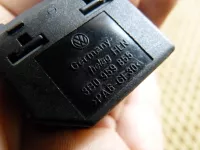 Кнопка стеклоподъемника на Skoda Octavia A4 — фото 4