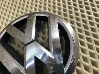 Эмблема на Volkswagen Tiguan — фото 4
