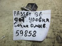 Датчик уровня в бачок омывателя на Volkswagen Passat B6 — фото 5