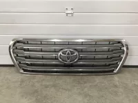 Решетка радиатора на Toyota Land Cruiser — фото 1