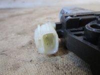 Моторчик стеклоподъемника передний левый на Kia Cerato TD — фото 4