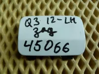 Заглушка буксировочного крюка Audi Q3 (8U) 2012-2018 (ЗАДНЕГО ЛЕВОГО 8U0807441H 8U0807441G) — фото 1