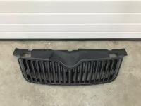 Решетка радиатора на Skoda Fabia 5J — фото 1