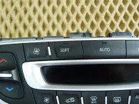 Блок управления климатической установкой на Renault Megane — фото 7