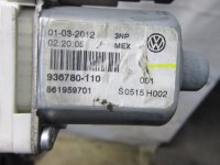 Моторчик стеклоподъемника передний левый на Volkswagen Jetta A6 — фото 5