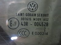 Стекло двери задней правой форточка на Volkswagen Jetta A6 — фото 3