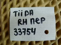 Петля двери передней правой верхняя на Nissan Tiida C11 — фото 5