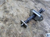 Ограничитель двери передний левый на Nissan Almera G15 — фото 2