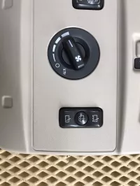 Плафон салонный на Cadillac SRX — фото 4