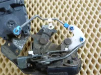 Замок двери задней левой на Hyundai Accent LC — фото 3