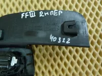 Уголок двери передней правой внутренний на Ford Focus — фото 10
