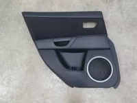 Обшивка двери задней левой Mazda 3 (BK) 2002-2009 (СЕДАН ХЕТЧБЭК ЭЛЕКТРИКА B36D6855YA02) — фото 1