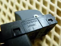 Кнопка стеклоподъемника на Opel Antara С105 — фото 4