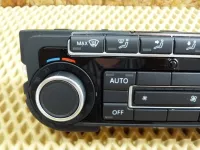 Блок управления климатической установкой на Volkswagen Tiguan — фото 2