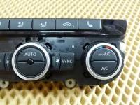 Блок управления климатической установкой на Volkswagen Passat B7 — фото 3