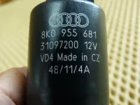 Насос омывателя фар на Audi A4 B8 — фото 4