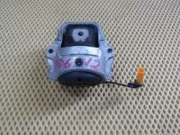 Опора двигателя левая Audi A4 [B8] 2007-2015 Audi A4 [B8] Allroad 2009-2015 Audi A5/S5 [8F] Cabrio 2010-2016 Audi A5/S5 [8T] Coupe/Sportback 2007-2016 Audi A6 [C7,4G] 2011-2018 Audi Q5 [8R] 2008-2017 (8K0199381NQ) — фото 1