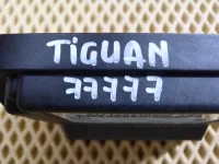 Блок управления парковочным тормозом на Volkswagen Tiguan — фото 4
