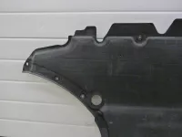 Пыльник двигателя центральный на Audi A4 B8 — фото 4