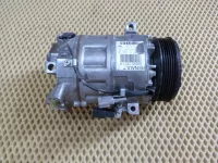 Компрессор кондиционера Renault Megane III 2009-2016 (926007817R) — фото 1