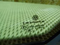 Стекло кузовное глухое левое на Volkswagen Golf Mk7 — фото 18