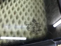 Стекло кузовное глухое левое на Volkswagen Touran — фото 11