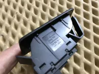 Кнопка стеклоподъемника на Volkswagen Touran — фото 6