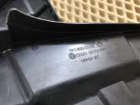 Крышка петли капота на Volkswagen Touran — фото 13