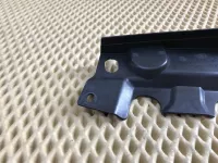 Крышка петли капота на Volkswagen Touran — фото 8