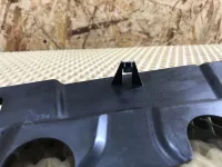 Крышка петли капота на Volkswagen Touran — фото 6