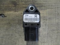 Датчик AIR BAG на Toyota Avensis T250 — фото 1