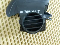 Уголок двери передней правой внутренний на Skoda Octavia A5 — фото 2