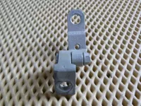 Петля двери передней правой верхняя на Geely CK Otaka CK-1 — фото 2