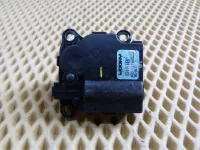 Моторчик заслонки отопителя Kia,Hyundai Cerato 2013>,Santa Fe (CM) 2006-2012,i20 2008-2014,Sorento (XM) 2009>,ix55 2007-2013,Elantra 2011-2016,Genesis 2009-2014,i30 2012-2017,Ceed 2012-2018,Santa Fe (DM) 2012>,Soul 2014>,Grand Santa Fe 2013> (971621UAA0) — фото 1