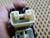 Кнопка стеклоподъемника на Toyota Auris E150 — фото 4