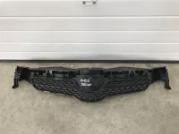 Решетка радиатора на Toyota Auris E150 — фото 1
