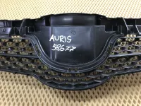 Решетка радиатора на Toyota Auris E150 — фото 5