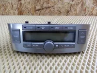Блок управления климатической установкой на Toyota Avensis T250 — фото 1
