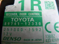 Блок управления центральным замком на Toyota Auris E150 — фото 4