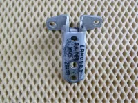 Петля двери передней правой нижняя на Mitsubishi Lancer CY — фото 2