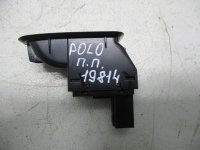 Кнопка стеклоподъемника на Volkswagen Polo Mk5 — фото 3