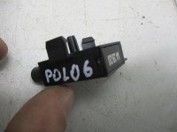 Выключатель концевой на Volkswagen Polo Mk6 — фото 5