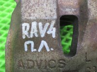 Суппорт передний левый на Toyota RAV4 XA40 — фото 9