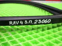 Уплотнитель стекла двери задней правой на Toyota RAV4 XA40 — фото 4