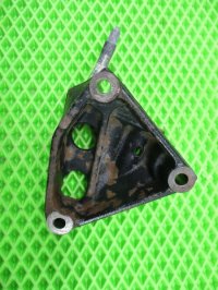 Кронштейн опоры двигателя на Toyota RAV4 XA40 — фото 4